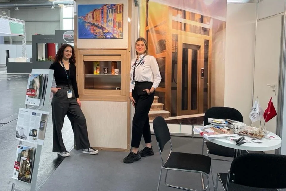 dekoratif-servis-asansoru.jpeg Dekorativer Lebensmittelaufzug